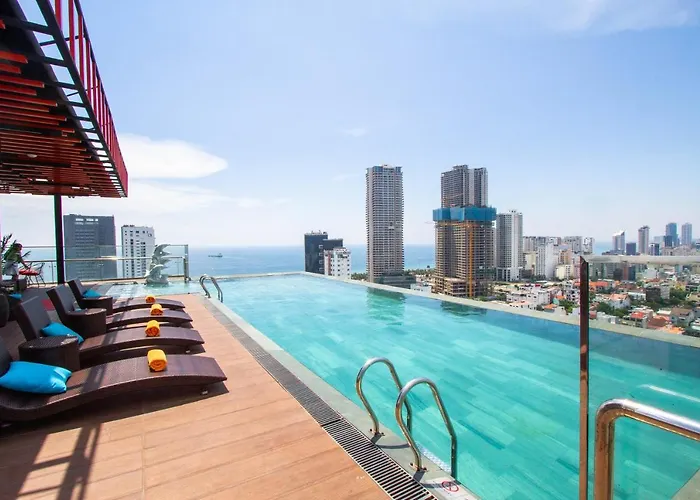 Cordial Grand Hotel Da Nang Beach - Infinity Rooftop Pool