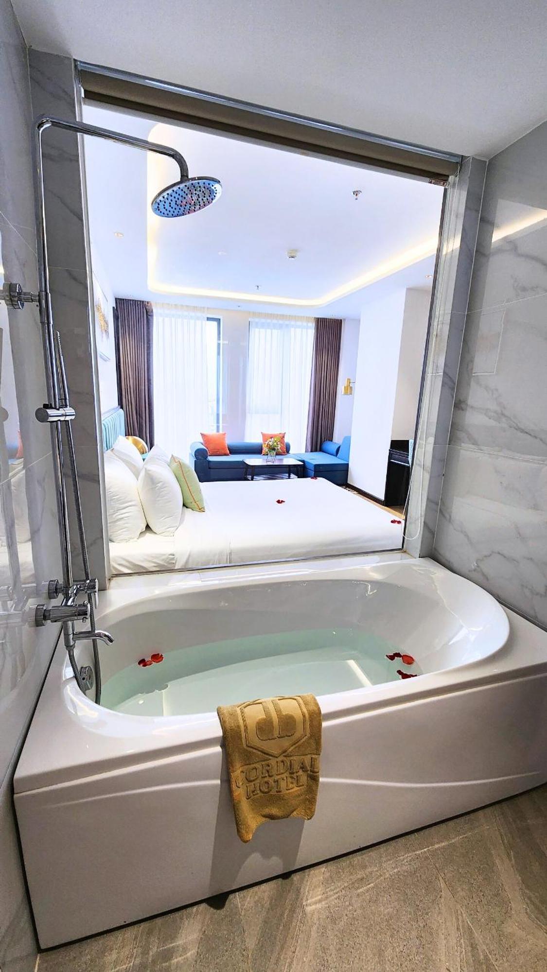 Cordial Grand - Infinity Rooftop Pool Da Nang